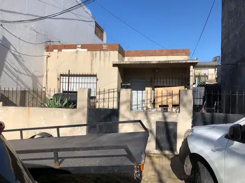 Casa en Venta con Galpon Atras Buena Ubicación Munro