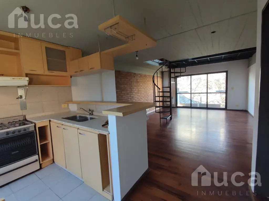 Departamento duplex de dos ambientes con cochera y pileta en venta en La Calabria - San Isidro