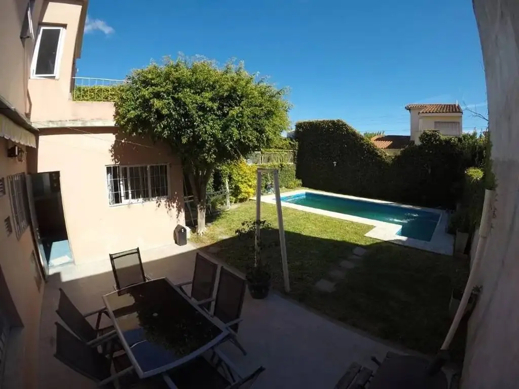 CASA DE 5 AMBIENTES EN VENTA - MORON SUR