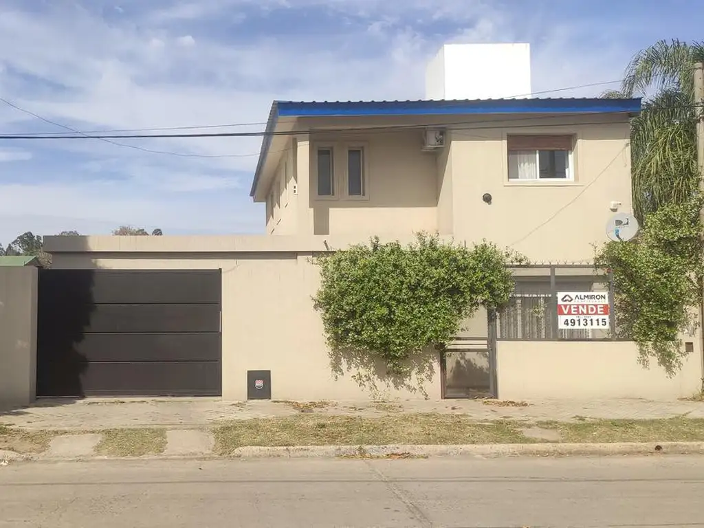 Casa | 3 Dormitorios | Quincho | Pileta | Cochera | Capitán Bermúdez | Barrio Centro