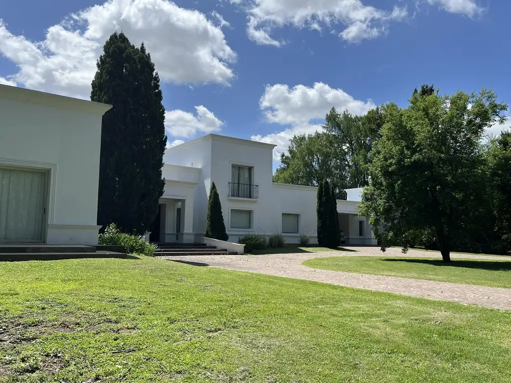 Espectacular casa en alquiler anual en La Colina Villa de Campo - Open Door - Lujan