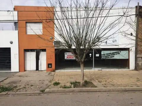 Excelente Local Comercial sobre Bv Saenz Peña