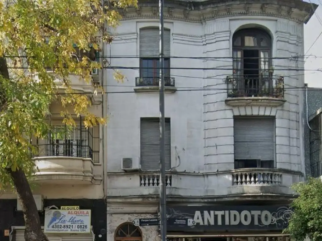 Departamento de 3 amb en Alquiler sobre avenida Barracas