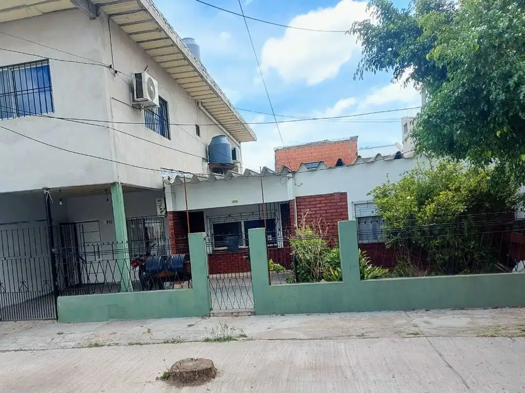 VENTA LOTE CON 2 CASAS Y PATIO, BERAZATEGUI