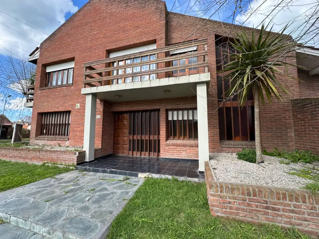 VENTA CASA 4 AMBIENTES CON COCHERA EN CONSTITUCION