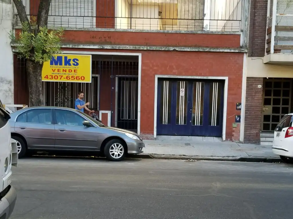 CASA 4 AMBIENTES EN VENTA BARRACAS A REFORMAR