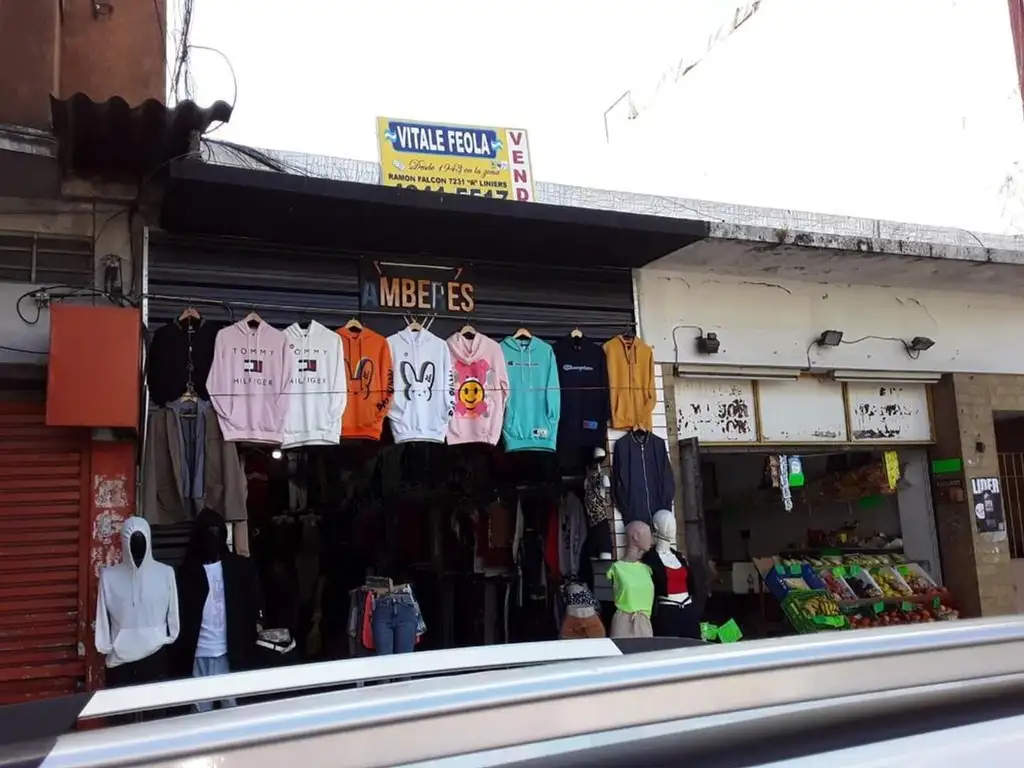 EXCELENTE LOCAL EN VENTA EN LINIERS EN PLENO FOCO COMERCIAL