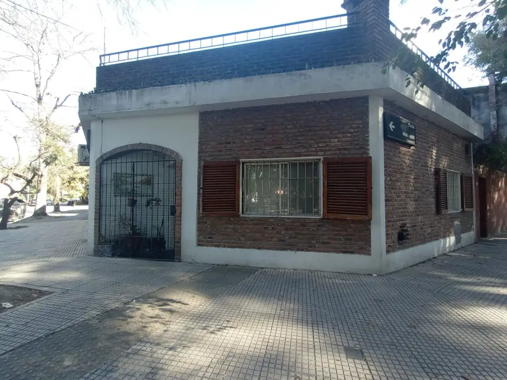 CASA EN VENTA U$S 72.000 | TRES AMBIENTES, PATIO, COCINA Y BAÑO COMPLETO (125 m2)