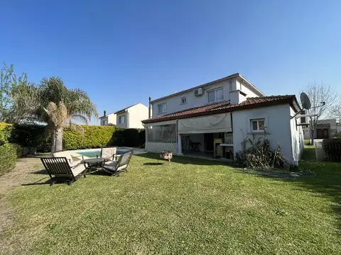 Casa - Los Jazmines, impecables, venta. 3 cuartos, galeria, parrilla y piscina revestida. - Foto 0