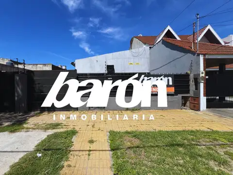 Casa 3 ambientes con garage VENTA en Banfield