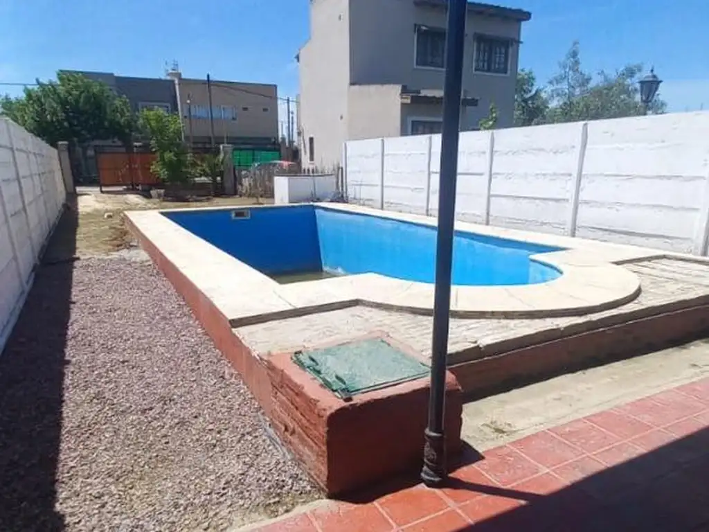 Casa, piscina y parrilla en San Vicente