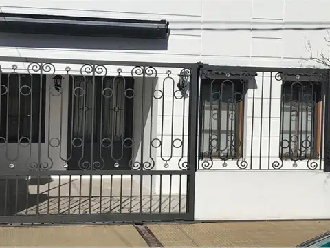 CASA PH 2 DORMITORIOS VENTA TOLOSA Y PATIO - Foto 0