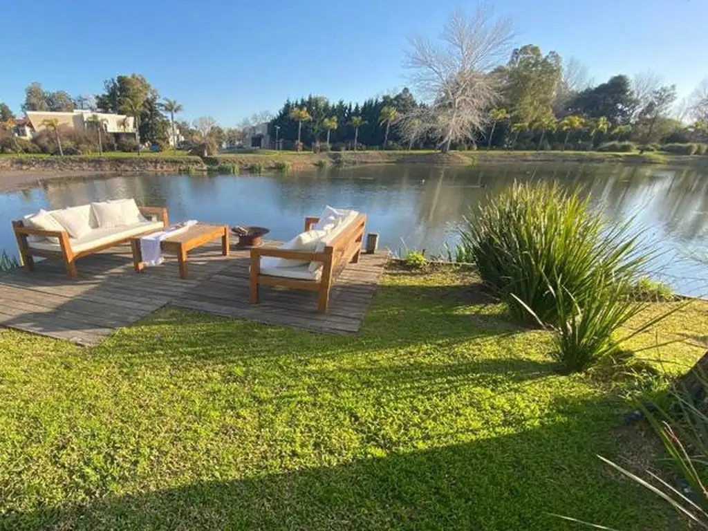 TERRALAGOS - Moderna residencia con fondo a la laguna