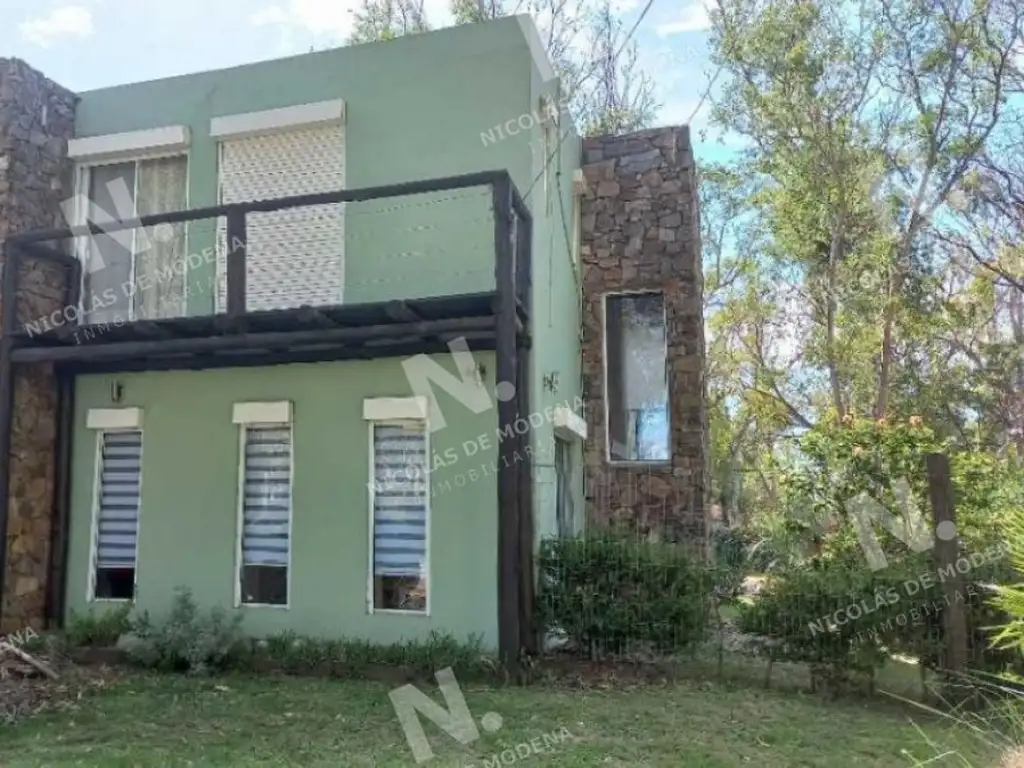 Se vende casa de 3 dormitorios con Piscina a metros de la palaya. Balneario Buenos Aires