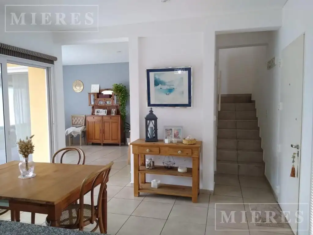 Muy linda casa en venta en Casas de Santa Maria, Villanueva.