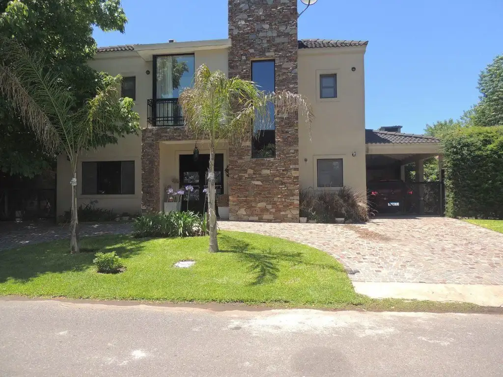 CASA 5 AMBIENTES PISCINA COCHERA EN ALTOS DEL SOL