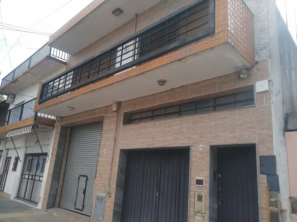 Casa sobre Lote Propio de 8.66 x 35 con Galpón y Cochera en PB