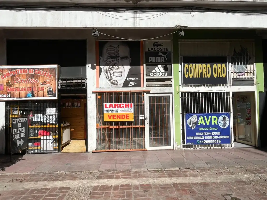 Local en galería comercial de Rivadavia y Spadaccini