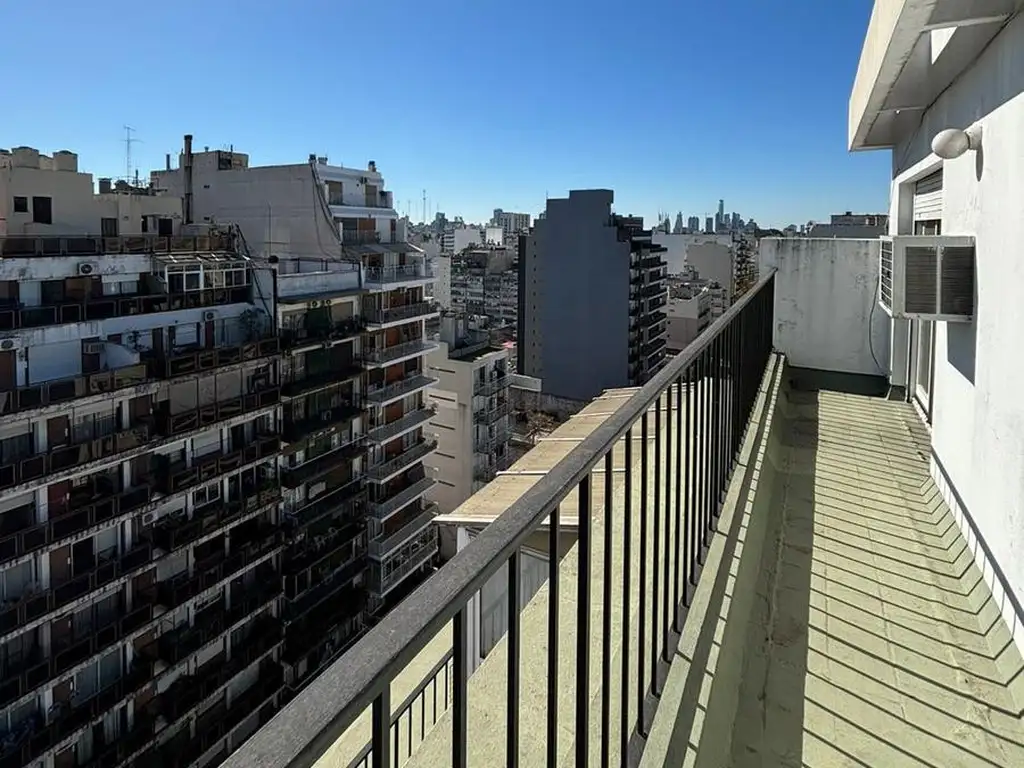 DEPARTAMENTO SOBRE AVENIDA - 3 AMB AL FRENTE - 2 BALCONES - EXCELENTE VISTA Y UBICACION