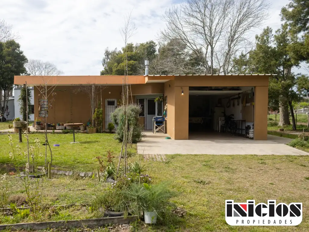 2 Casas: Alte Brown E/ Garita 5 y Garita 6 - La Esmeralda - C754