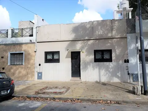 hermos CASA, lote propio de 8.45x9.36 - 525m2 vendibles- excelente estado de160M2 c/ patio y terraza - Foto 0