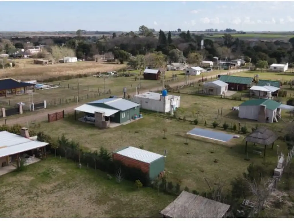 Casa quinta en Antelo con dos habitaciones, parrillero, pileta y gran jardín parquizado