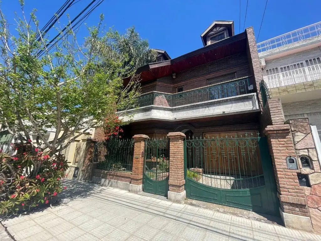 VENTA CASA 4 AMB PARQUE AVELLANEDA APTA CREDITO