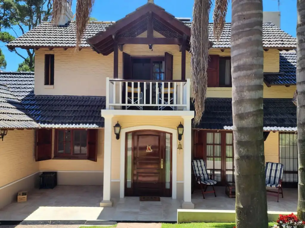 Costa Atlantica- Pinamar - Excelente Chalet 5 Amb.