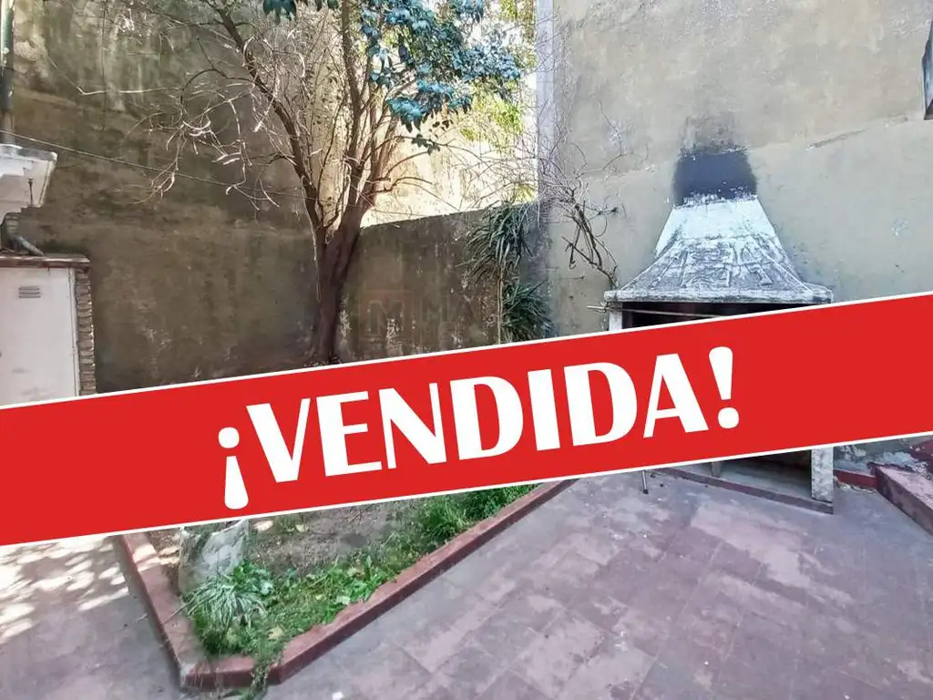 Venta Casa Lote Propio 4 Ambientes con 2 Patios, Terraza y 2 Locales al Frente en Parque Avellaneda