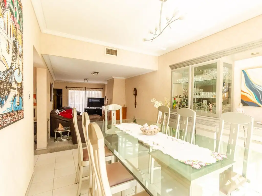 VENTA CASA 4 amb. Jardín Quincho Balcón Cochera