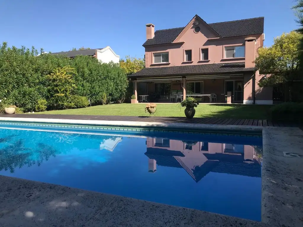 VENDE CASA SAN ISIDRO LABRADOR AMARRAS AL RIO GOLF