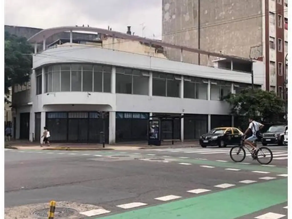 Excelente Local comercial en esquina sobre lote propio de 120 m2. esquinero