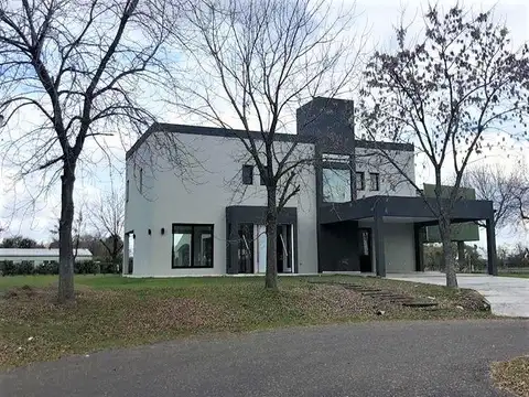 Casa a la venta en club de campo los puentes lujan