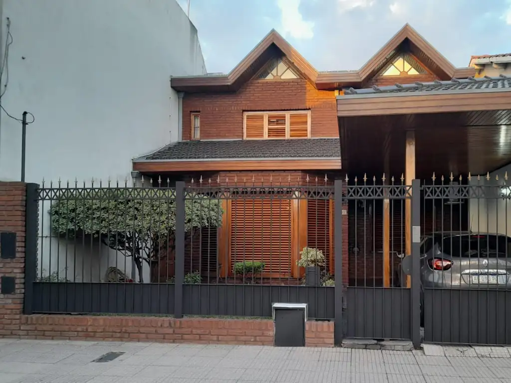 Venta casa 4 ambientes José Martín de la Serna AL 1068