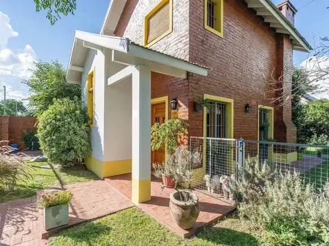 VENTA DE CASA EN LONGCHAMPS A/C