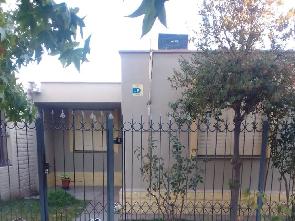 Casa en venta - 3 Dormitorios 1 Baño - Cocheras - 250Mts2 - Tunuyán, Mendoza