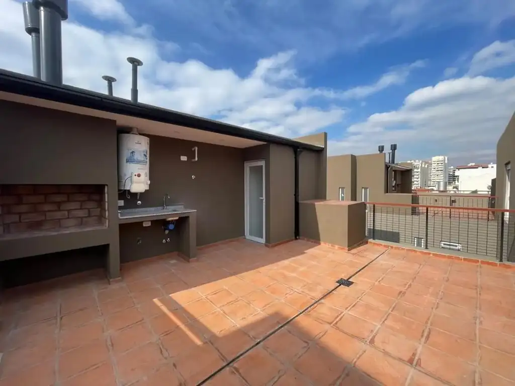 PH en Triplex con terraza propia en Venta