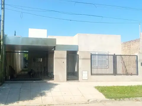 Casa en venta - 2 Dormitorios 1 Baño - Cochera - 330Mts2 - Lincoln