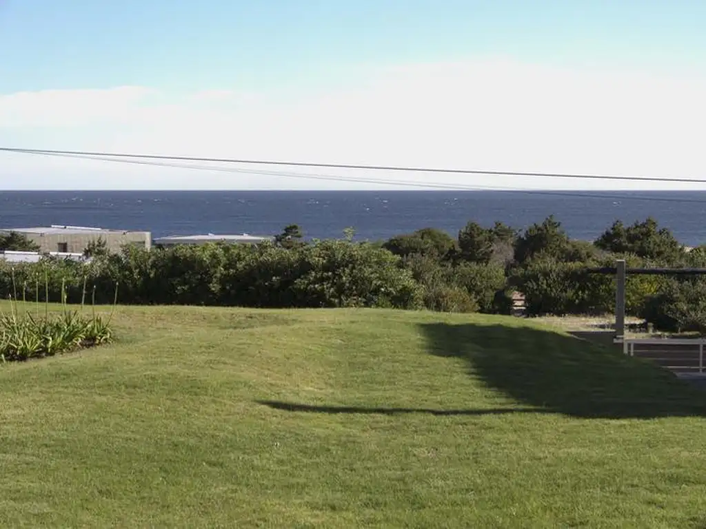 Lencke Vende - muy buena casa en Jose Ignacio, frente a bahia Vik, increibles vistas