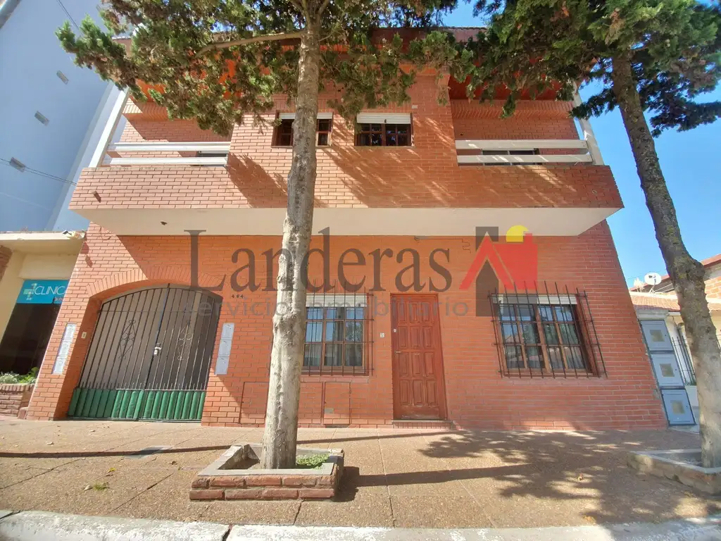 - VENTA EN BLOCK - Casa 3 amb. + 3 Departamentos - Lote Propio