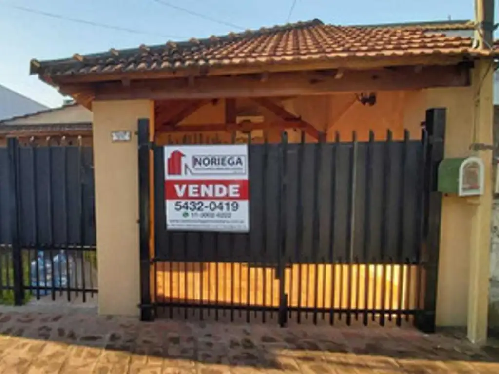 Venta Hermosa Casa Con Pileta En Bella