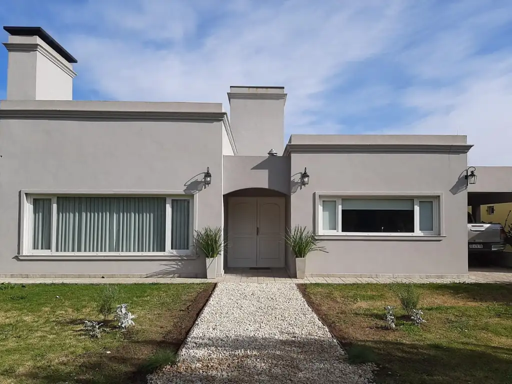 Casa en barrio La Olivia
