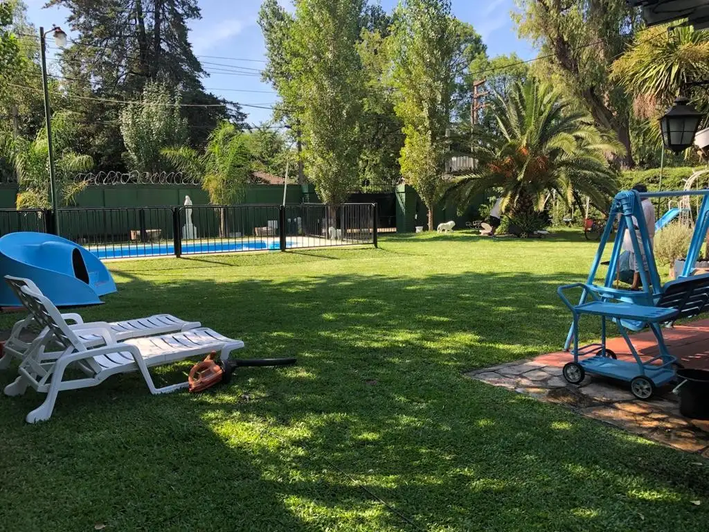 OPORTUNIDAD! CASAQUINTA PARQUE LELOIR  C/PISCINA A 2 CDS DE M. FIERRO,1100M2 CON 320M2 CUB.