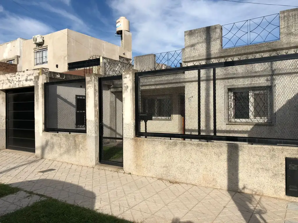 Casa - Venta - Argentina, Quilmes - Calle Ayolas 2266