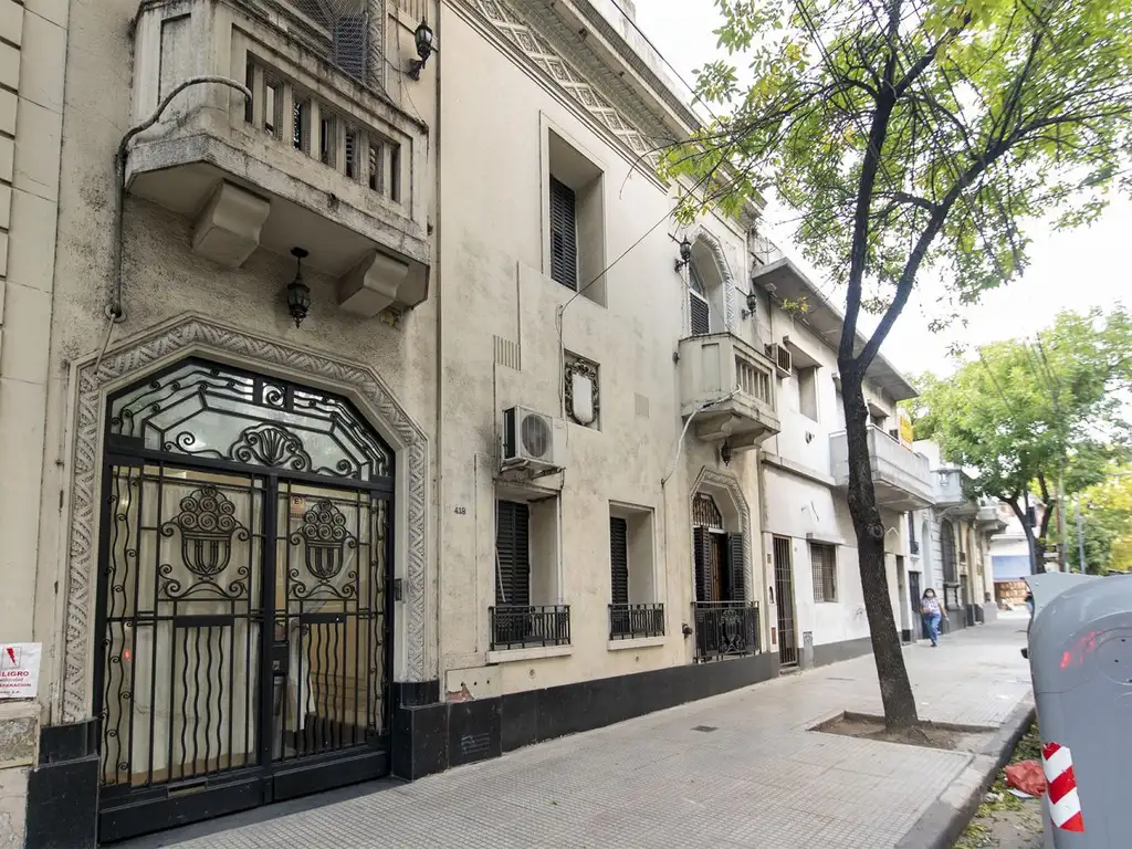 Venta de Casa 10 Amb Lote Propio Apto Prof. en Caballito