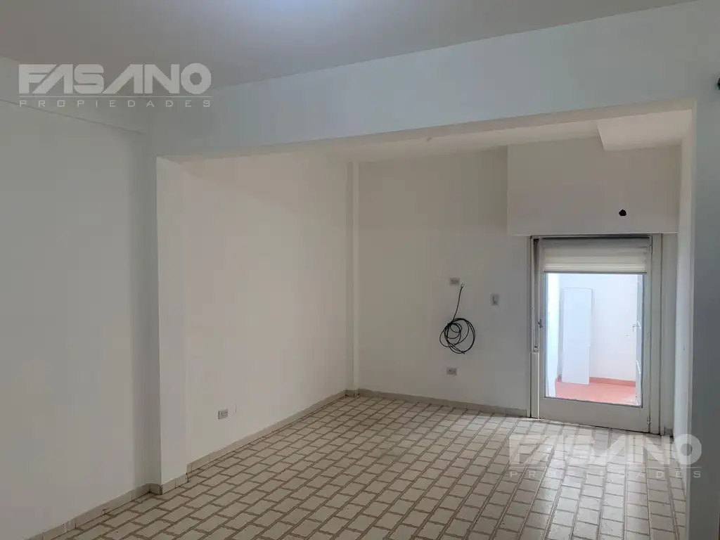 DEPTO. 2 AMB. CON PATIO  EN VENTA - VILLA BALLESTER CENTRO