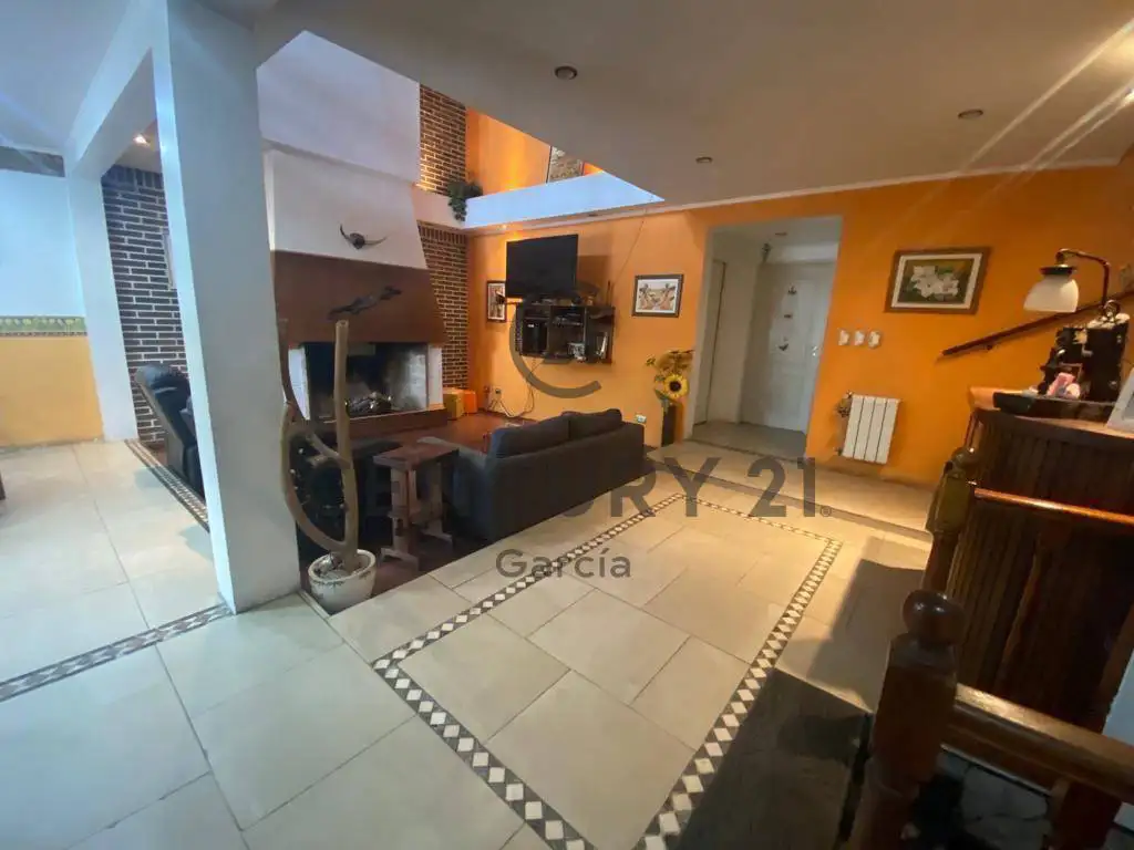 VENTA CASA DE 6 AMBIENTES EN GERLI LANUS