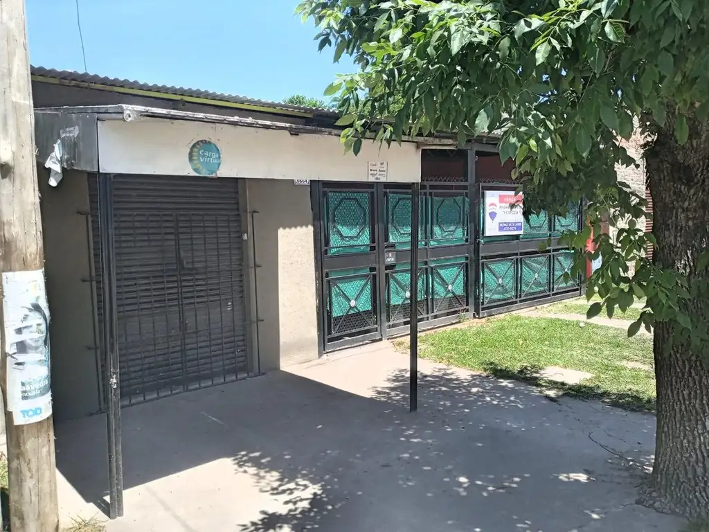 Venta de casa de 3 amb y local comercial en Moreno