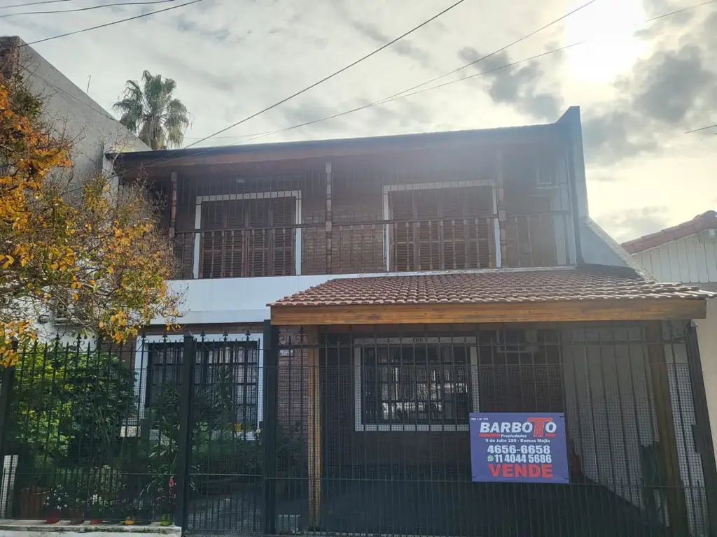 Casa 5 Amb con Pileta en Villa Sarmiento