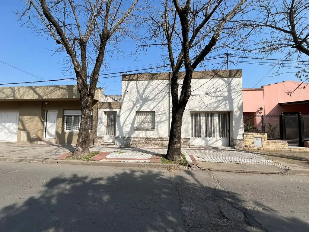 CASA EN VENTA EN PERGAMINO CON PILETA